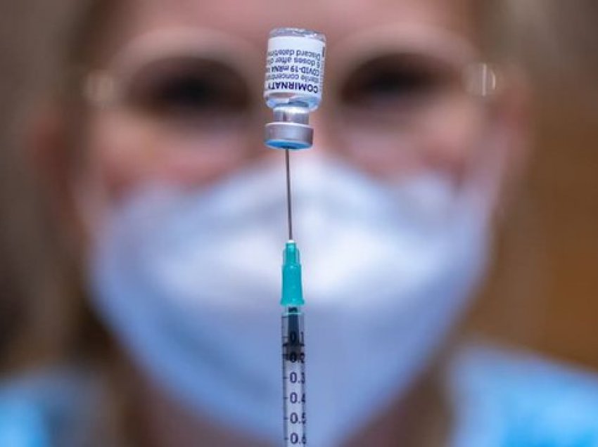 A ju është dobësuar imuniteti pas dozave të vaksinës Pfizer? Mjekët kanë një këshillë për marrësit e vaksinave
