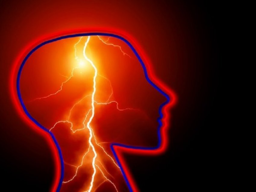 ​Alarmuese: 5 shenja që ju kërcënojnë me goditje në tru