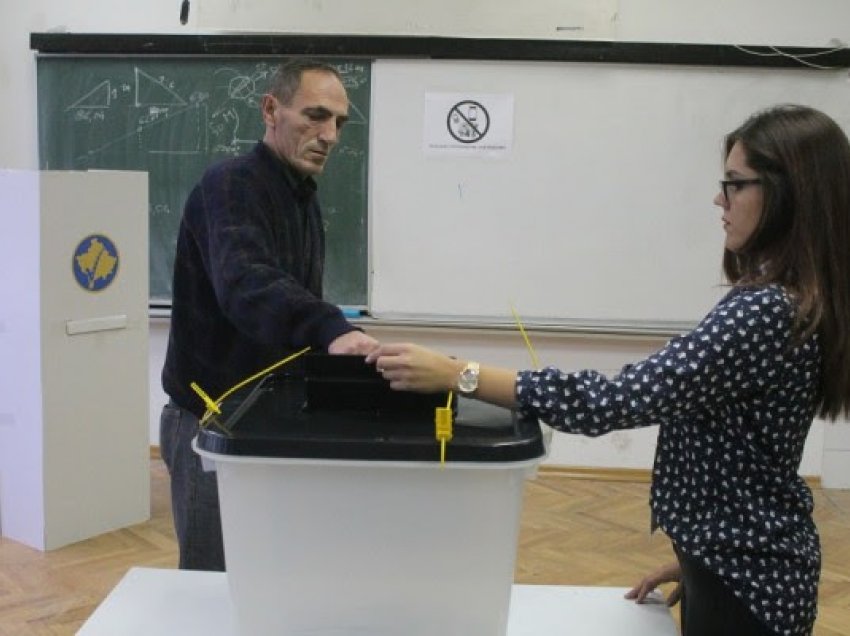 ​Kush voton më shumë në Kosovë: Meshkujt apo femrat?