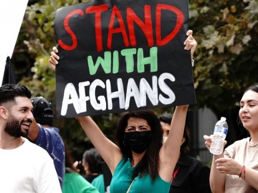 Afgano-amerikanët përgatiten të presin me mijëra refugjatë afganë