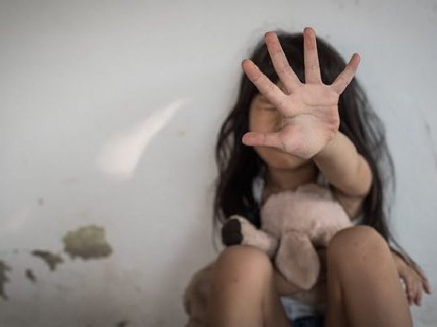Babai në Kamëz bën vajzën 6-vjeçare për spital, policia: Dyshohet se përveç dhunës, ka abuzuar