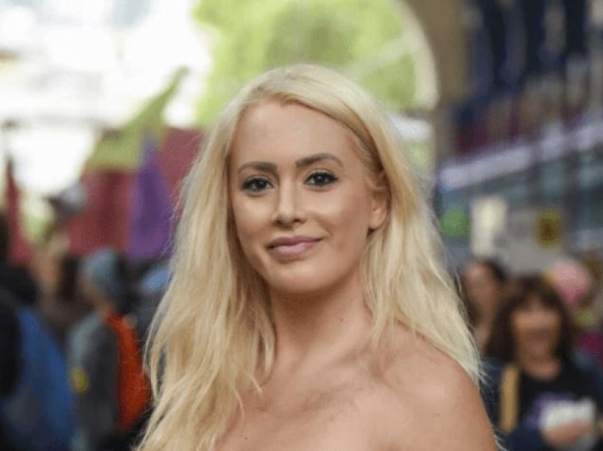 Protestuesja në Londër marshon “topless”, thotë se nuk e bëri për famë, por….