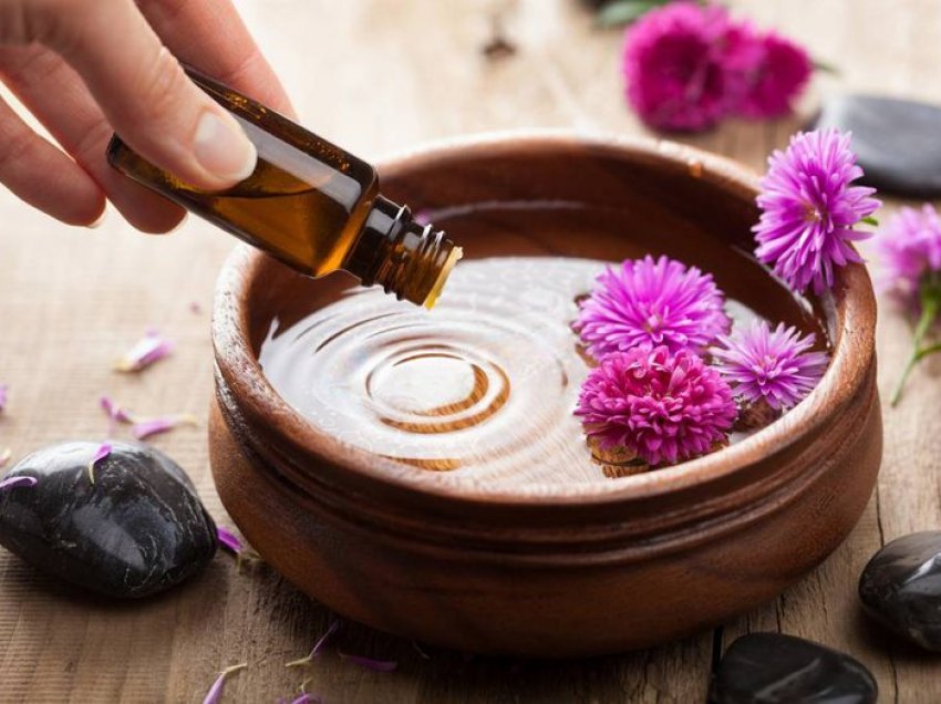 Çfarë duhet të dini për aromaterapinë dhe vajrat esencialë më të njohur