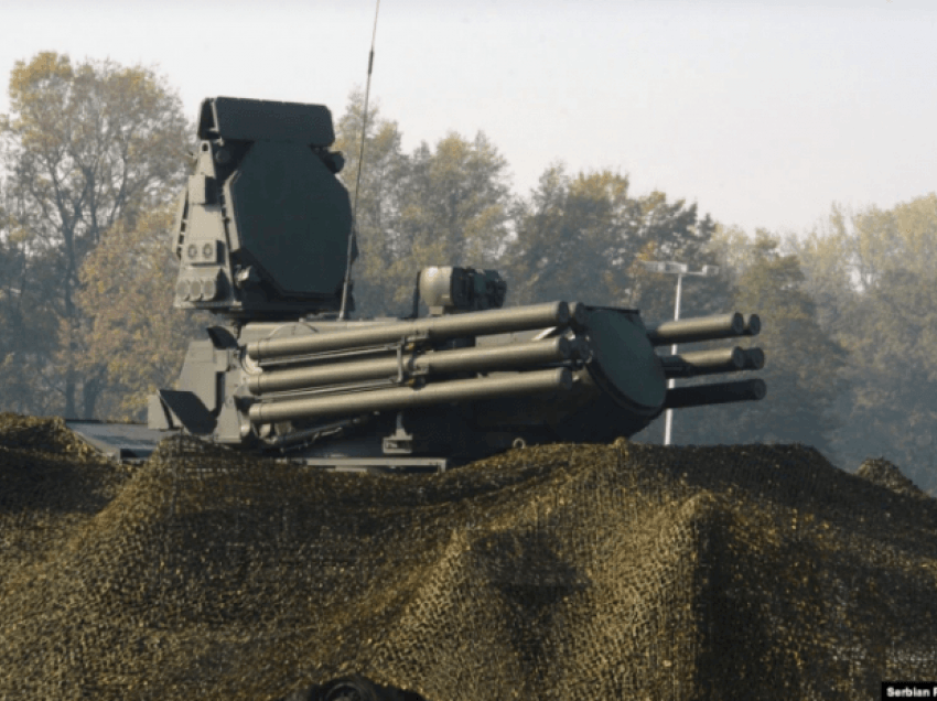 Rusia po e furnizon me tanke Serbinë, eksperti i sigurisë tregon planin e ‘madh’ të tyre