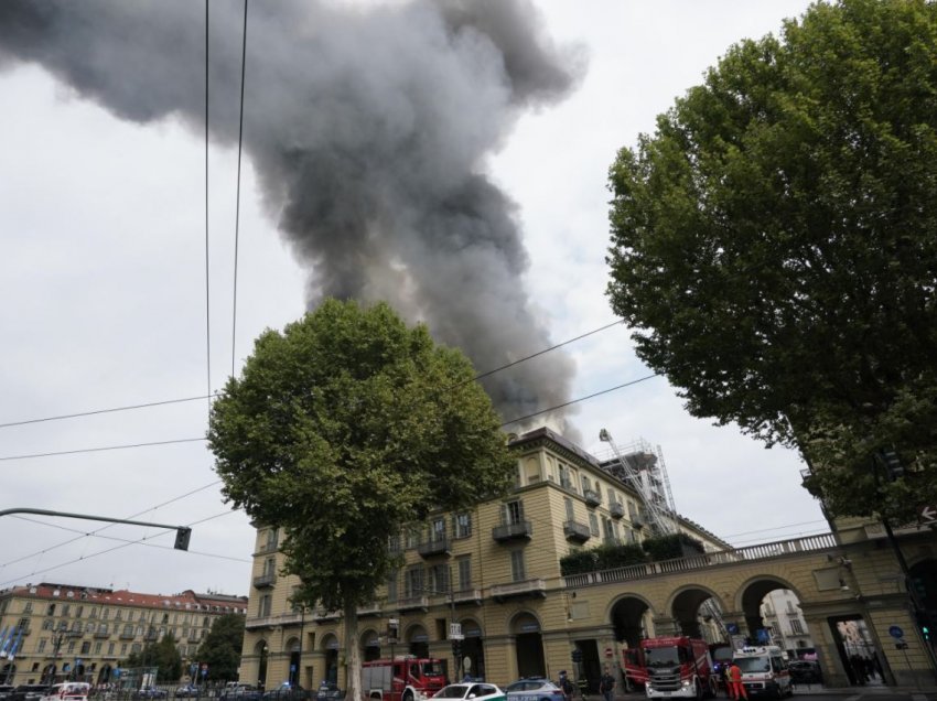 Zjarr i madh në qendër të Torinos, pamjet nga vendi i ngjarjes