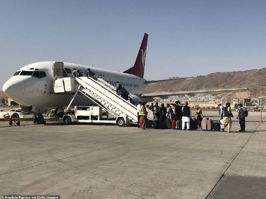 Rifillojnë fluturimet civile nga Kabuli