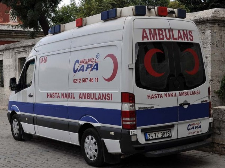 Gjashtë viktima nga përplasja e minibusit dhe trenit në Turqi