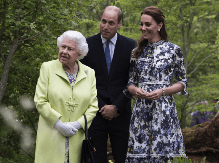 William, Kate, fëmijët dhe Mbretëresha marrin një javë pushimi nga ato familjaret