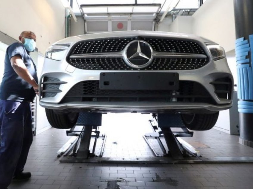 Daimler sheh ulje të shitjeve në tremujorin e tretë të Mercedes, për shkak të mungesës së çipave