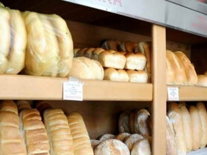 Shtrenjtohet për 5 denarë çmimi i bukës në disa nga furrat private në Maqedoni