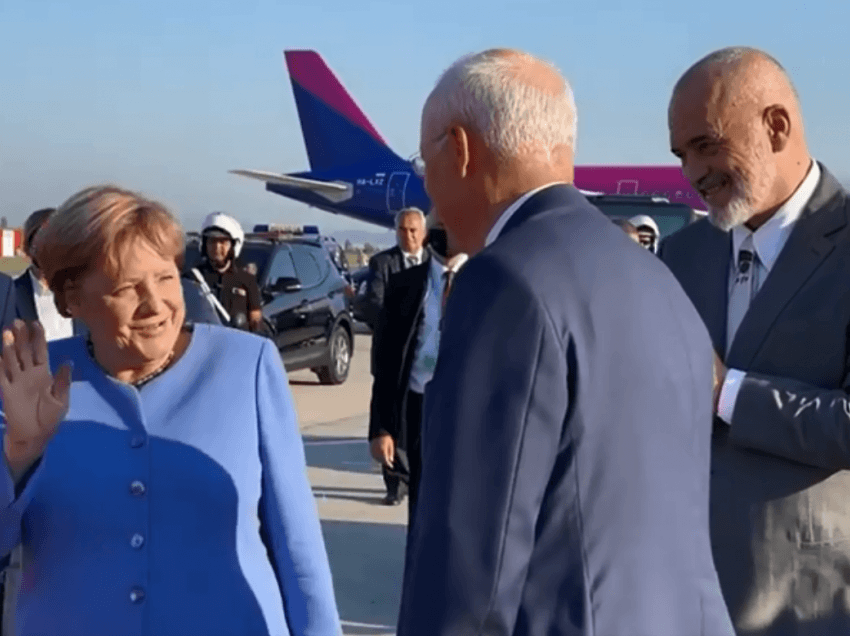 Rama përcjell Merkelin në Rinas