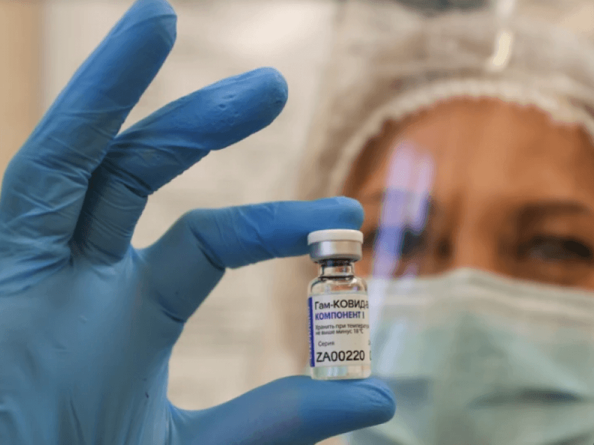 OBSH pezullon procesin e miratimit të vaksinës ruse