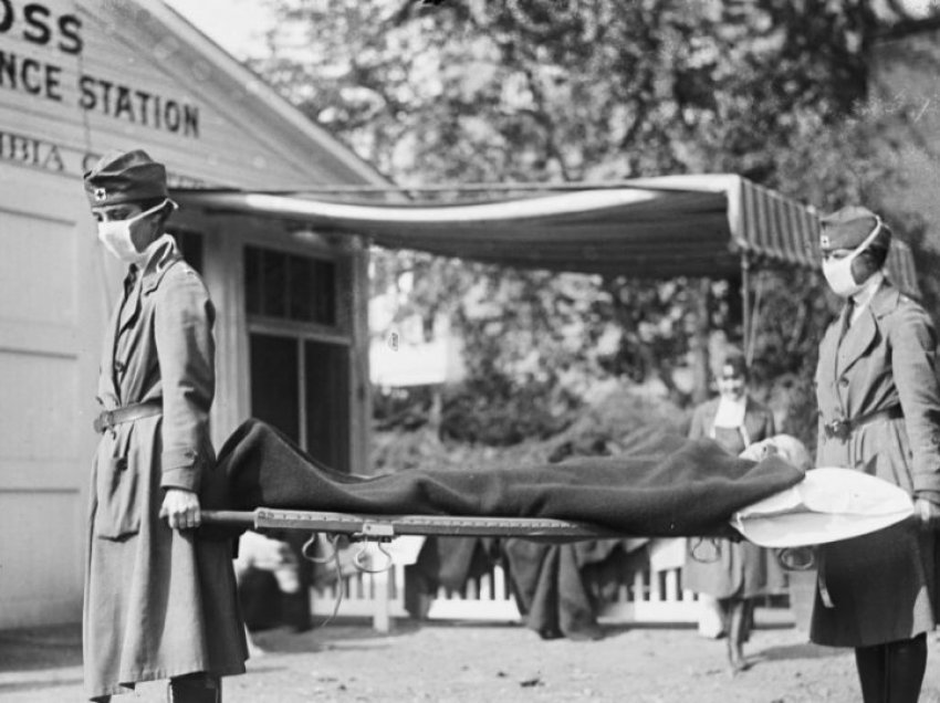 Covid-19 ka vrarë po aq amerikanë sa edhe gripi i vitit 1918
