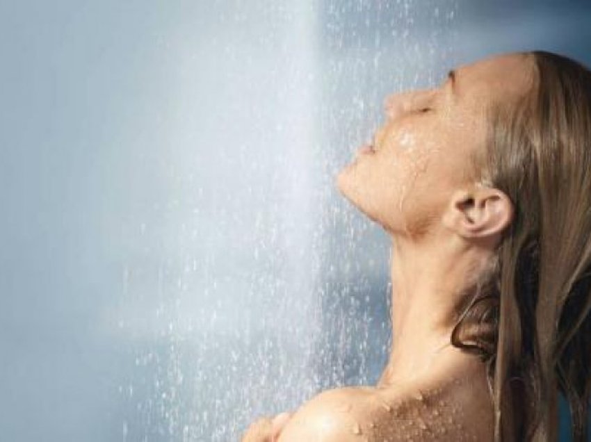 Sipas shkencës: Sa herë në javë është mirë të bëjmë dush