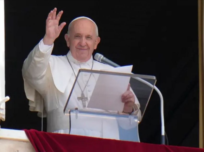 Papa Françesku, thirrje në mbështetje të refugjatëve