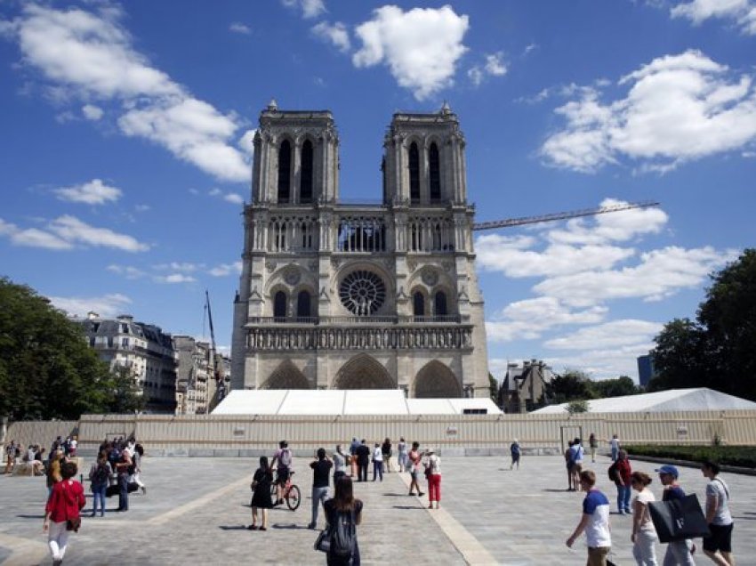 Sondazhi: Francezët besojnë gjithnjë e më pak te fetë 