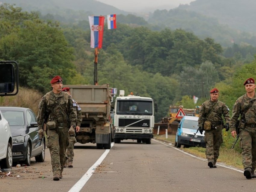 Situata në tension/ Politikani serb tregon skandalin që bën rusët në kufi me Kosovën