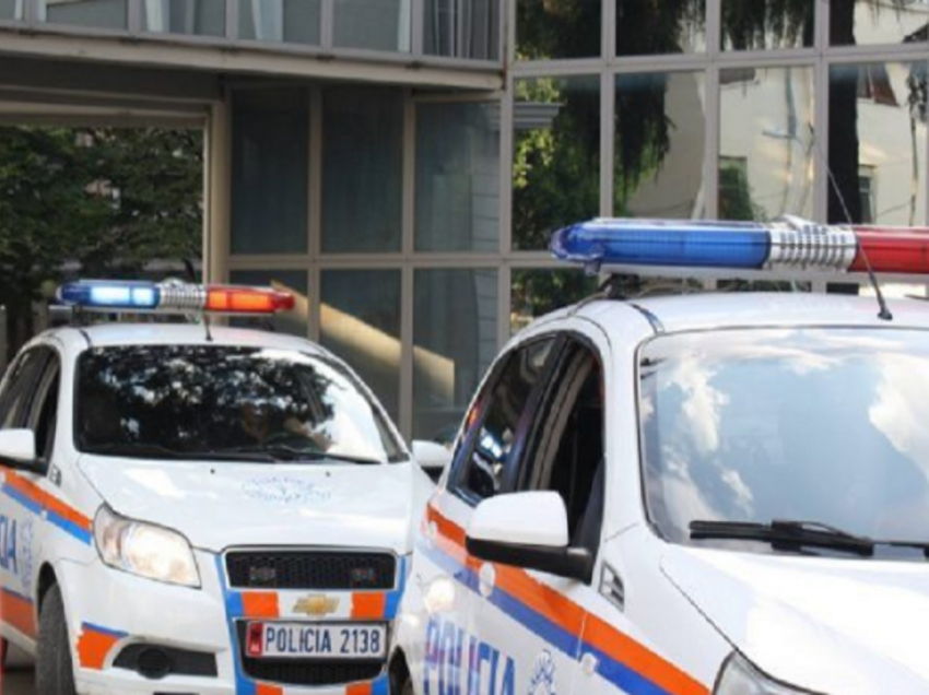 Gruaja mori fëmijën 3 vjeç dhe u largua nga Shqipëria, burri e kallëzon në polici