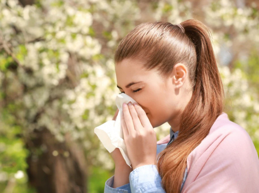 Alergjitë e polenit, ja se si klima zgjat sëmundjen e stinës