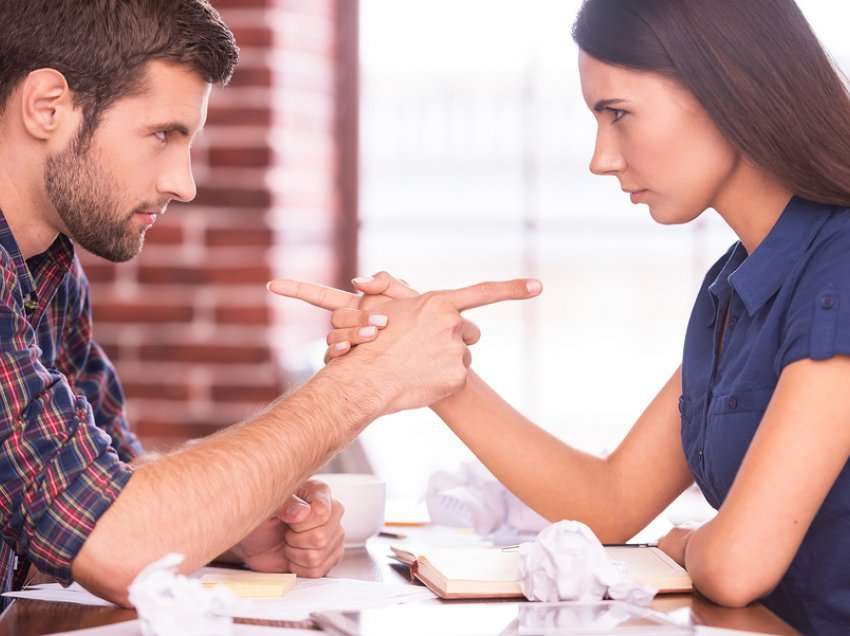 3 arsye pse duhet të debatoni me partnerin tuaj