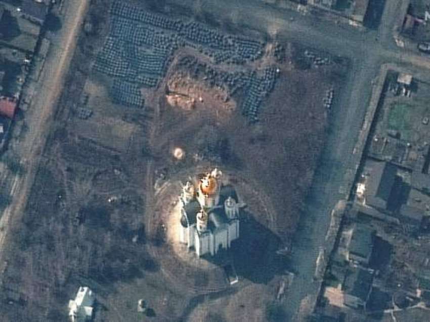 Publikohet Imazhi satelitor që shfaqet një varr masiv