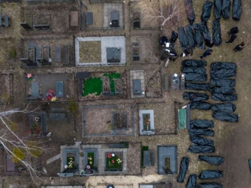 Ukrainasit që u detyruan të jetojnë me të vdekurit disa ditë
