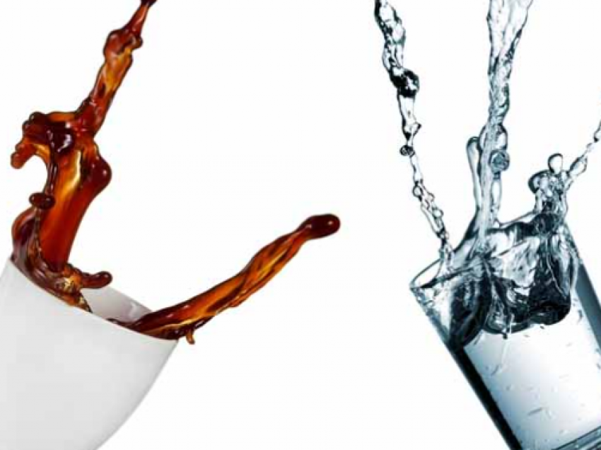 ​​Pse në Ramazan duhet të zgjidhni ujin para kafesë