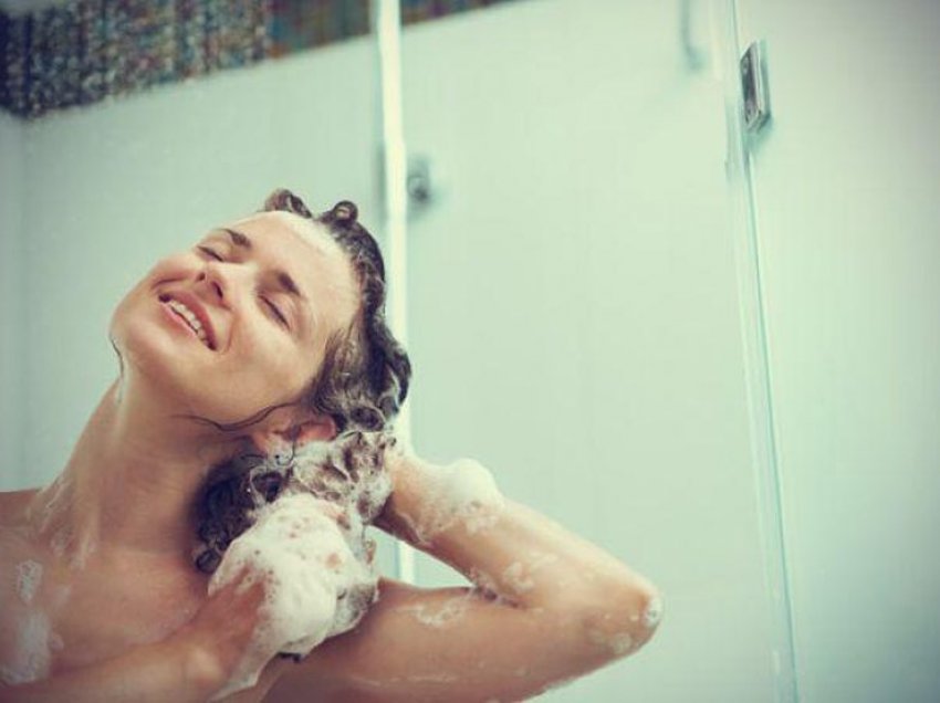 Çfarë nuk duhet të bëni në dush? Shkakton pasoja të tmerrshme