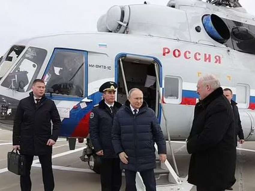 Putin kërcënon sërish, shfaqet me valixhen e kodeve bërthamore