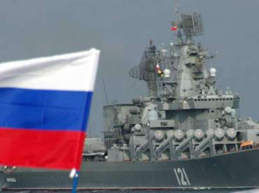 Rusia thotë se municionet në bordin e anijes së famshme kanë shpërthyer