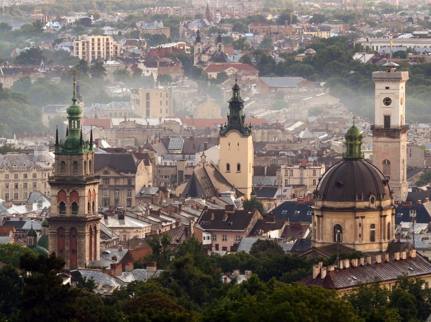 Kishat në Ukrainë do të mbyllen për pashkët ortodokse