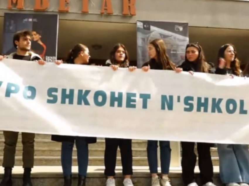 “Boll kemi heshtë”, nxënësit me marsh kërkojnë cilësi në arsim