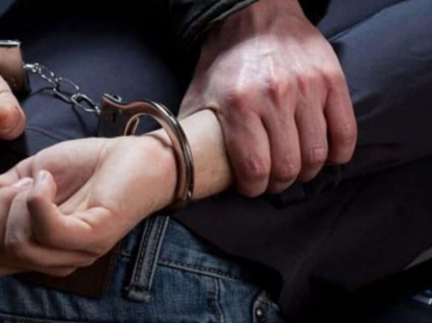 I dënuar me 2 vite burg për mashtrim, arrestohet 53-vjeçari në Durrës