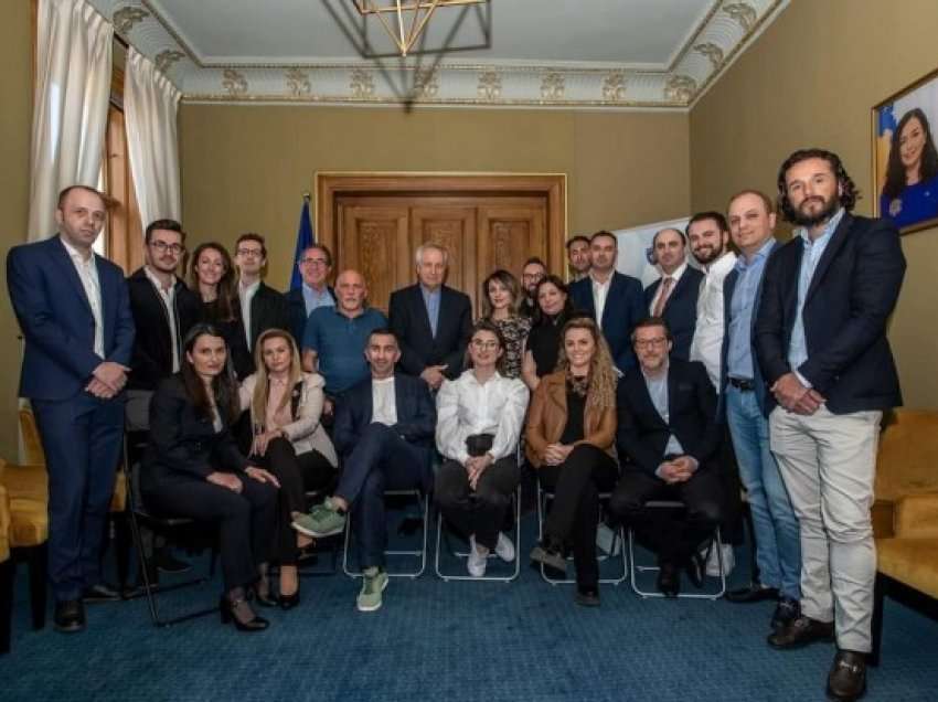 ​Ministri Latifi takoi profesionistë shëndetësor shqiptarë në Norvegji