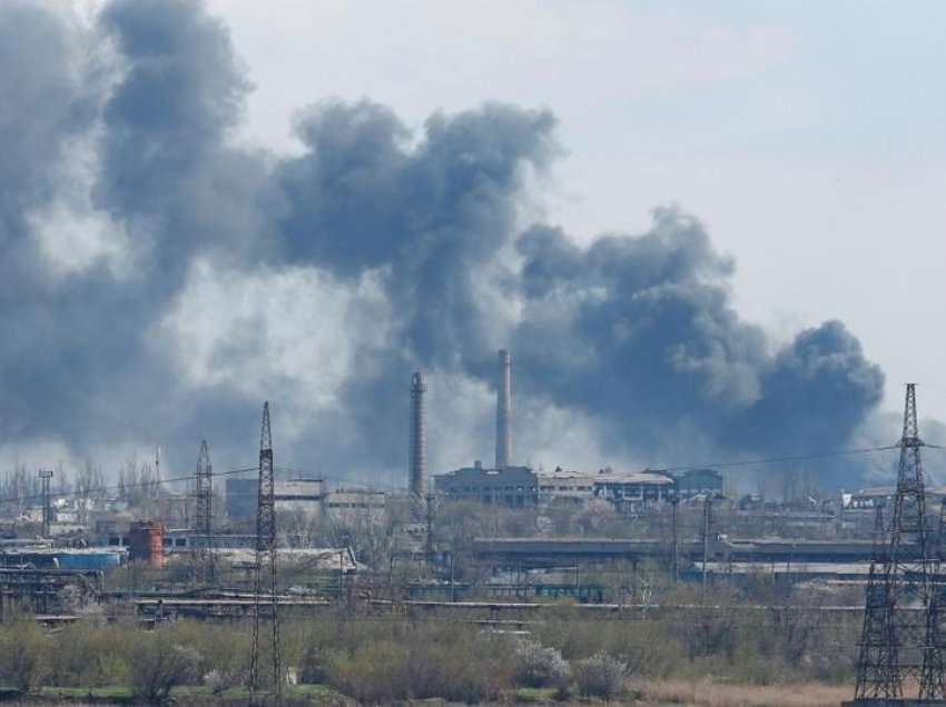 Ukraina thotë se nuk ka marrëveshje për korridorin humanitar nga fabrika e çelikut Azovstal