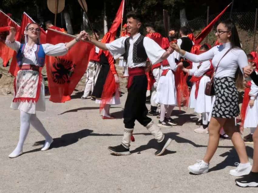 571 vite nga martesa e Skënderbeut me Donikën/ Bashkia e Lushnjës sjell traditën e dasmës së tyre