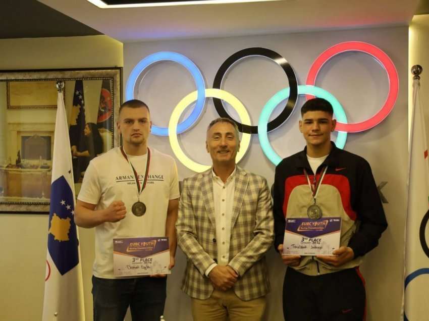 Krasniqi priti delegacionin e boksit, pas suksesit në Kampionatin Evropian të të Rinjve