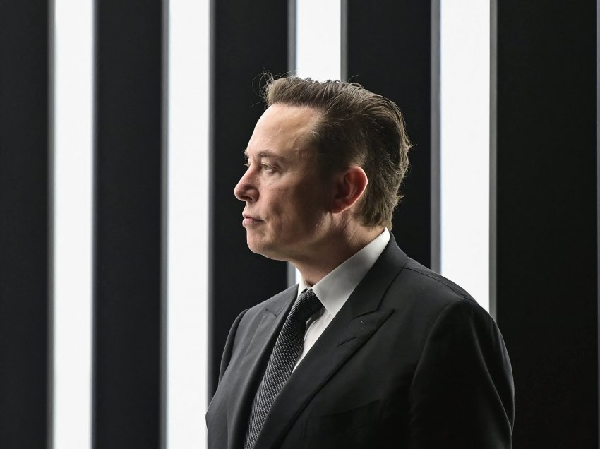 Ukraina merr panele diellore nga Elon Musk