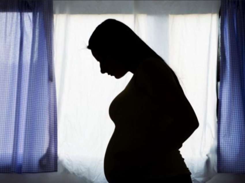 Dhunohet në mes të rrugës gruaja shtatzënë, humb tragjikisht fëmijën