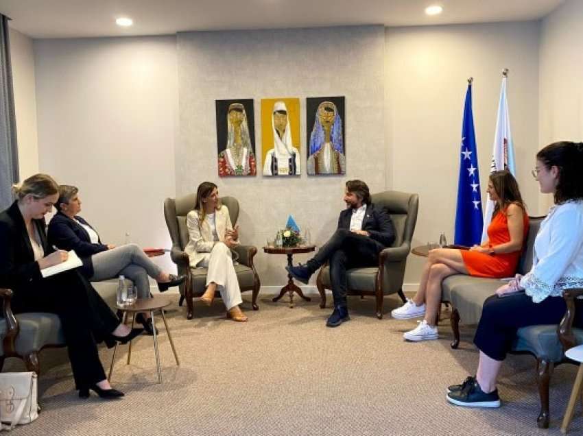 ​Albulena Haxhiu ministre e drejtësisë takoi kryetarin e Prishtinës Përparim Rama