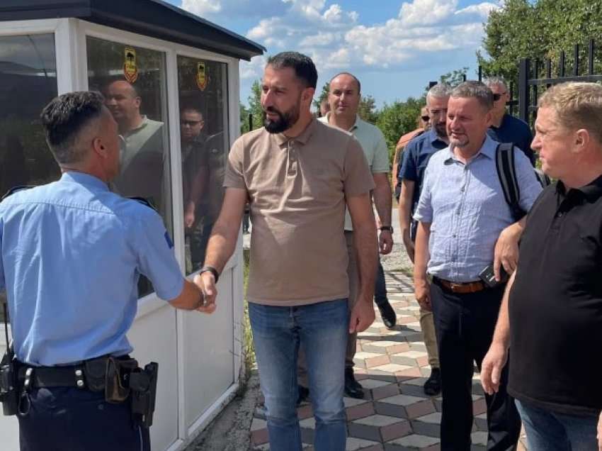 ​Ministri Krasniqi vizitoi komunën e Zveçanit
