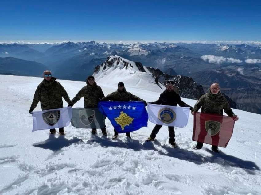 Ushtarët e FSK-së ngjiten në Mont Blanc