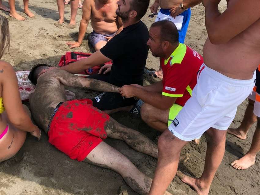 Po mbytej në det, pushuesit dhe dy roje bregdetare shpëtojnë të riun në plazhin e Spillesë
