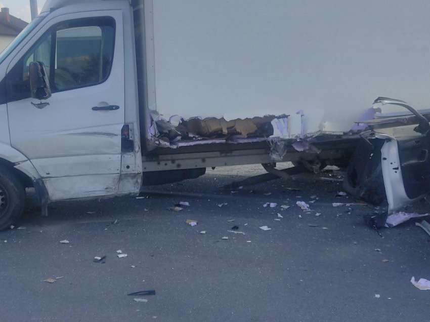 Aksident trafiku në Debërllukë të Vushtrrisë, tre të lënduar