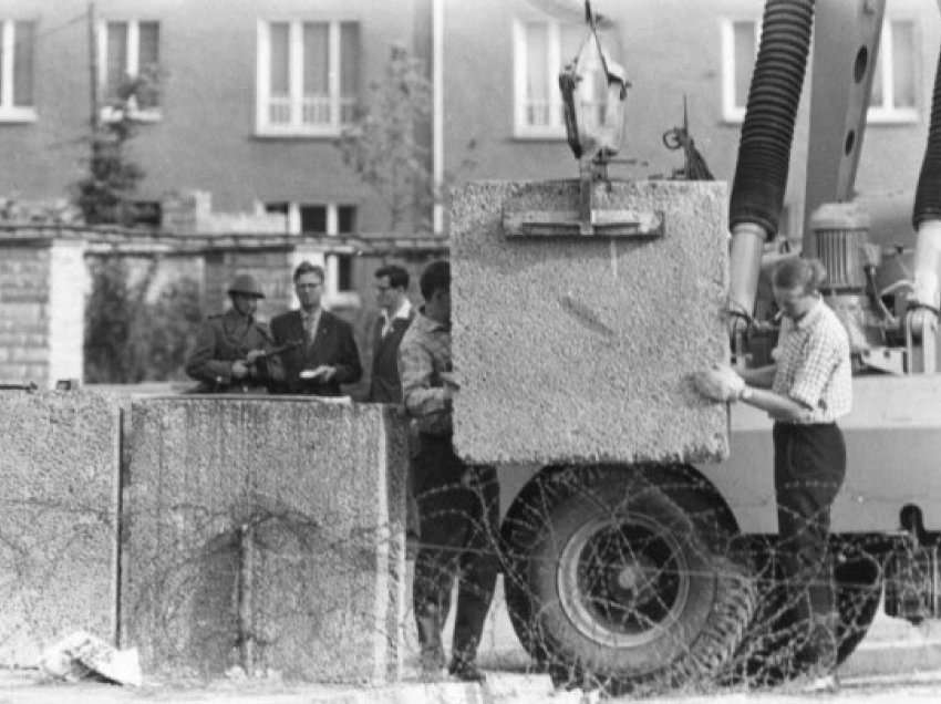 ​61 vjet më parë një mur ndau Berlinin
