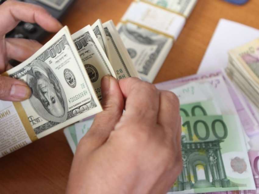 Ndryshon sërish monedha e huaj, mësoni me sa lek këmbehet sot euro dhe dollari