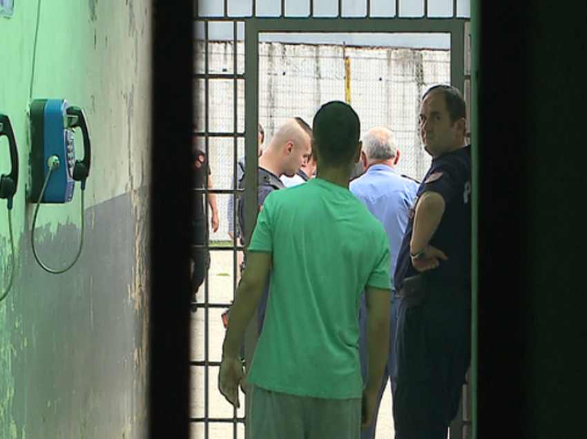 Kishin numra dhe celularë, flisnin greqisht/ Me ‘Instagram’ brenda në qeli, hetohen në burg vëllezërit Çala