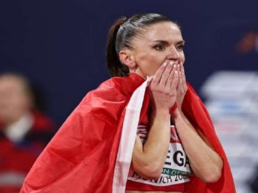 ​Luiza Gega pritet me ceremoni në Rinas: Më krenare se kurrë për ngjyrat e flamurit