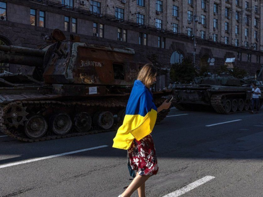 Kievi bën “spastrime”, ndryshon emrat e rrugëve që lidheshin me të kaluarën sovjetike