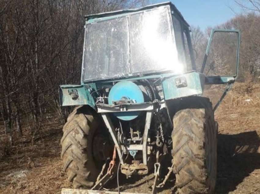 Vdes një person në Gjilan derisa ishte duke e vozitur traktorin me dru